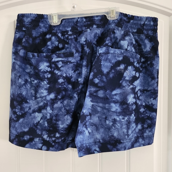 Old Navy Active short pockets Medium - Picture 2 of 7